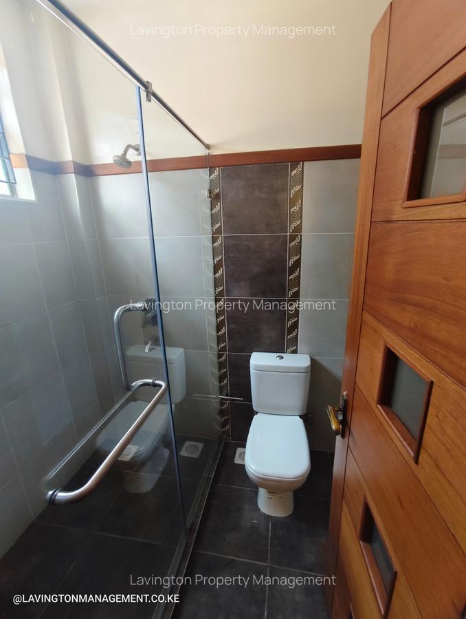 5 Bed Townhouse with En Suite at Lavington Green - 18