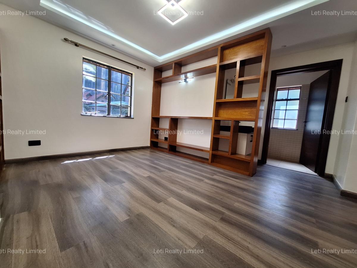 4 Bed Townhouse with En Suite in Lavington - 5