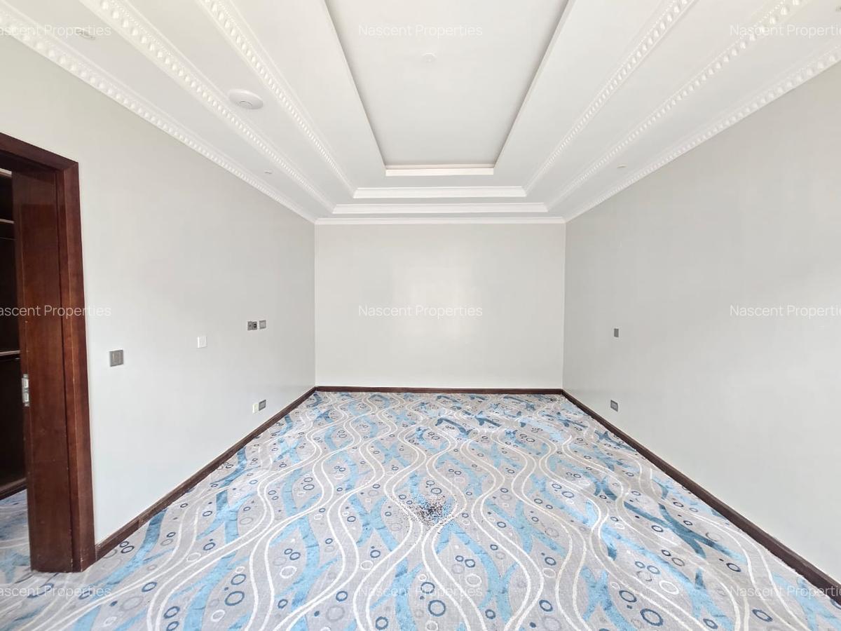 5 Bed Villa with En Suite in Lavington - 18