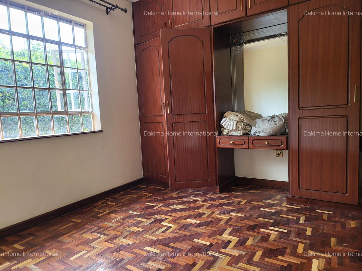 5 Bed House with En Suite in Runda - 13