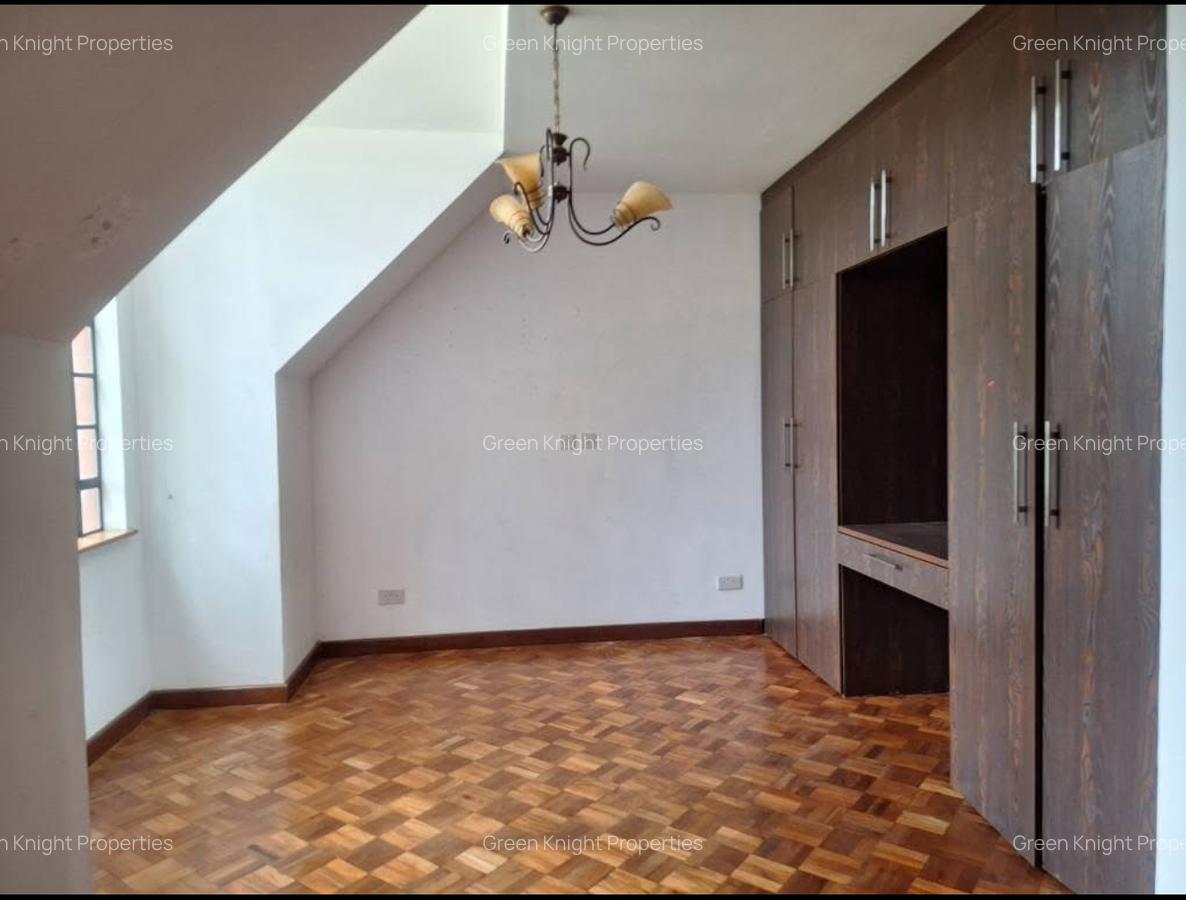 4 Bed Townhouse with En Suite in Lavington - 8