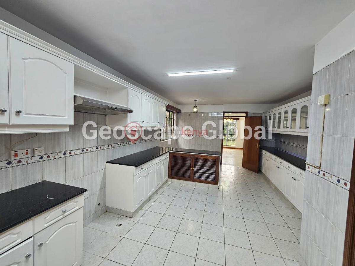 5 Bed House with En Suite in Spring Valley - 4
