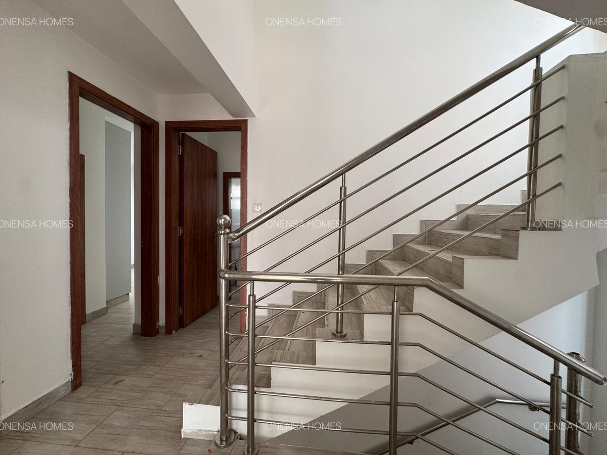 4 Bed Villa with En Suite in Eastern ByPass - 11