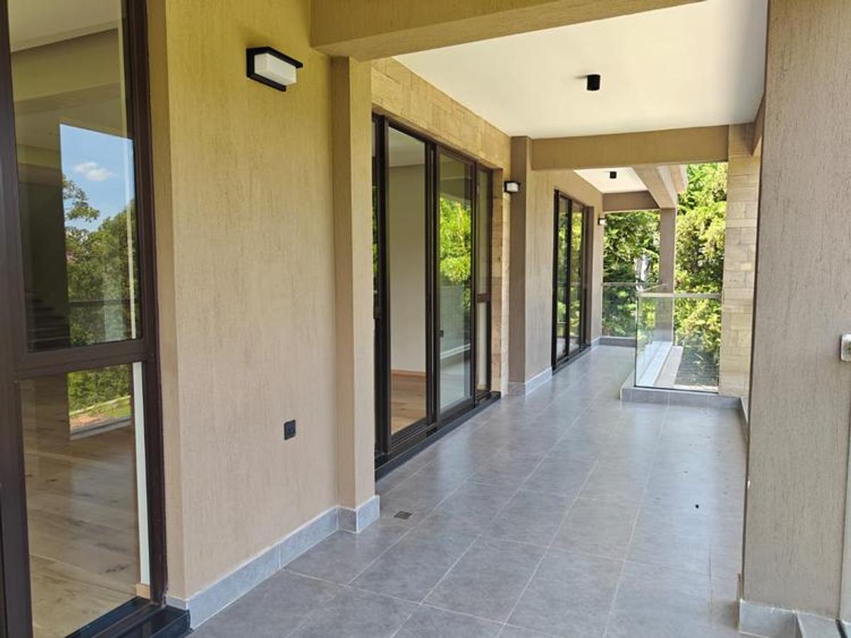 6 Bed House with En Suite in Nyari - 3