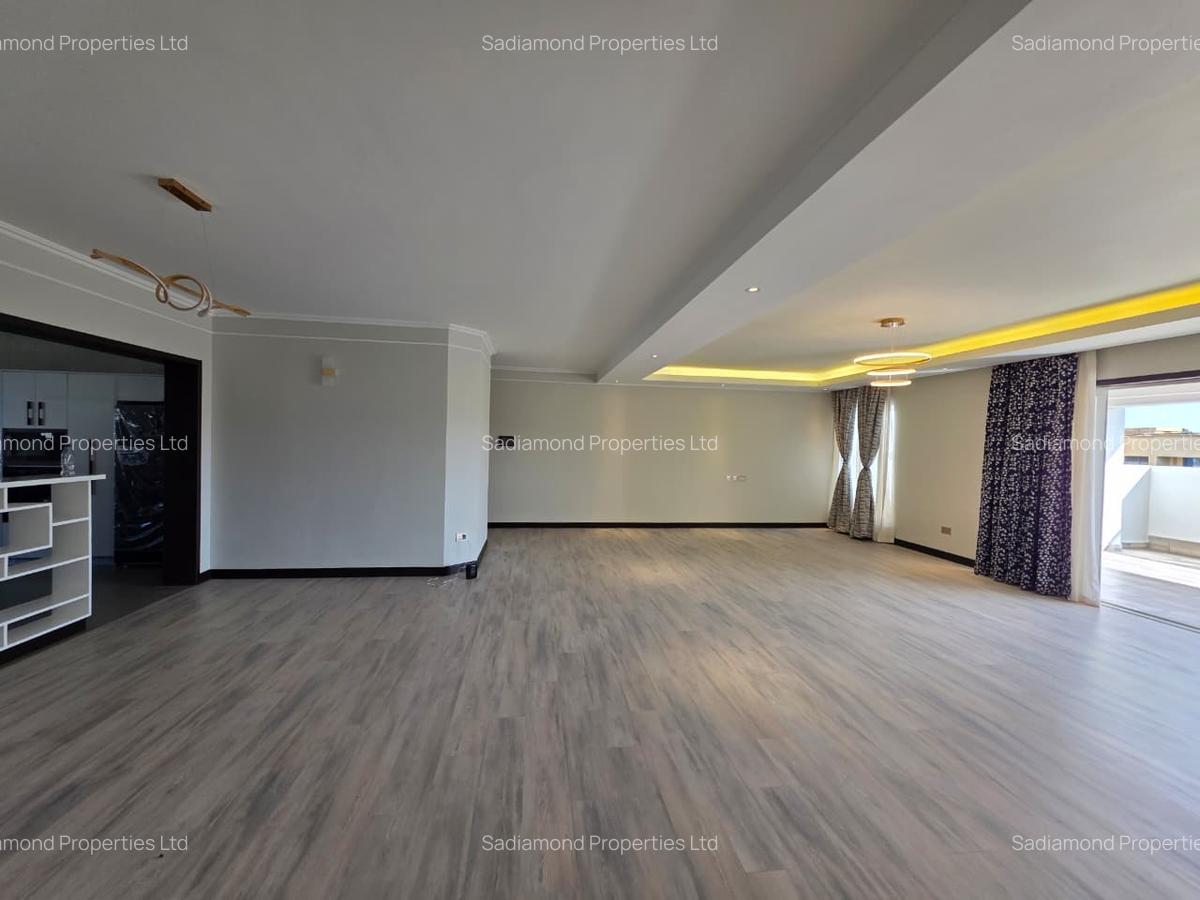 3 Bed Apartment with En Suite in Riverside - 7