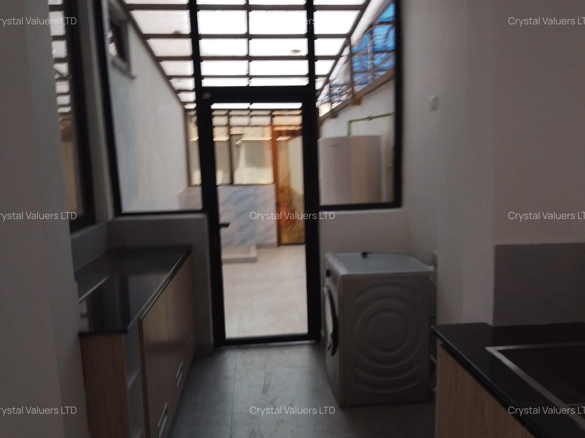 8 Bed Villa with En Suite in Spring Valley - 11