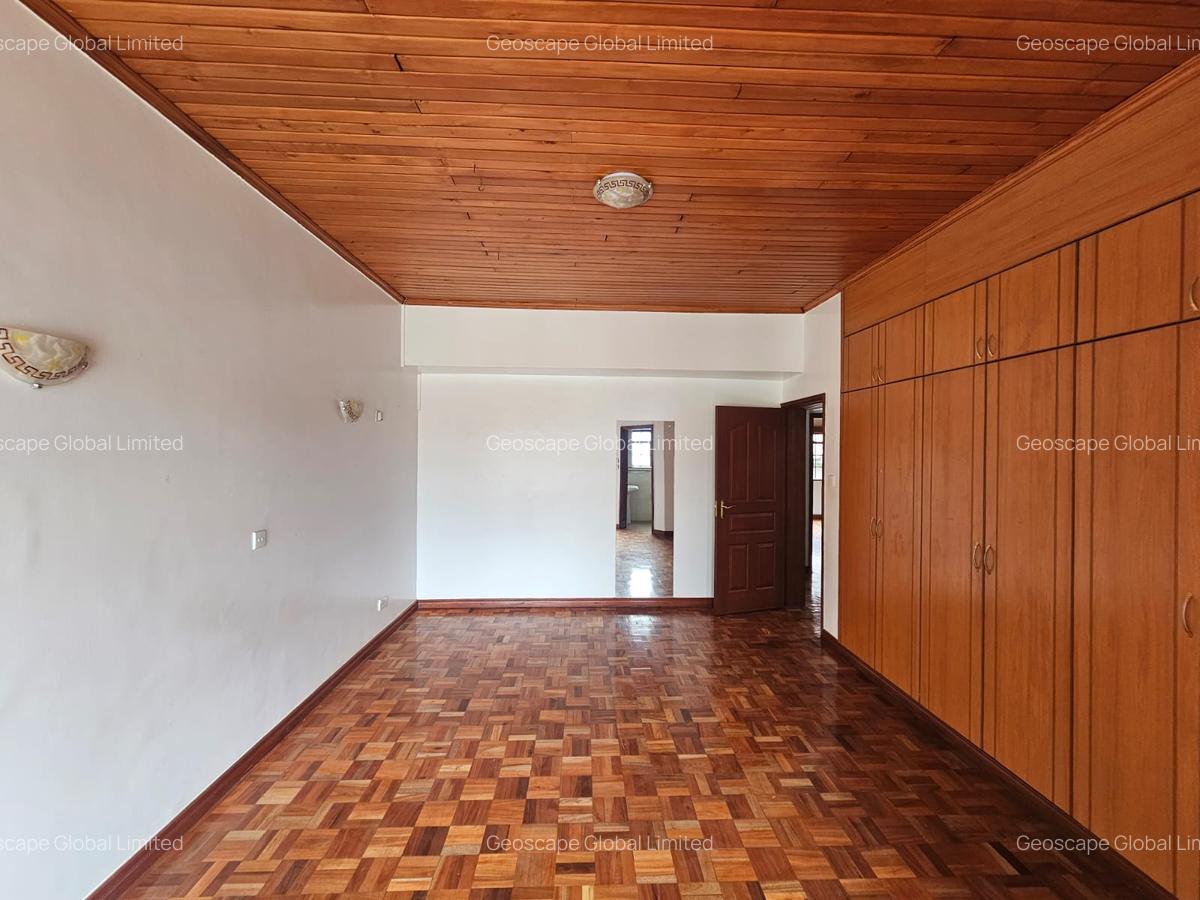 5 Bed House with En Suite in Lavington - 6