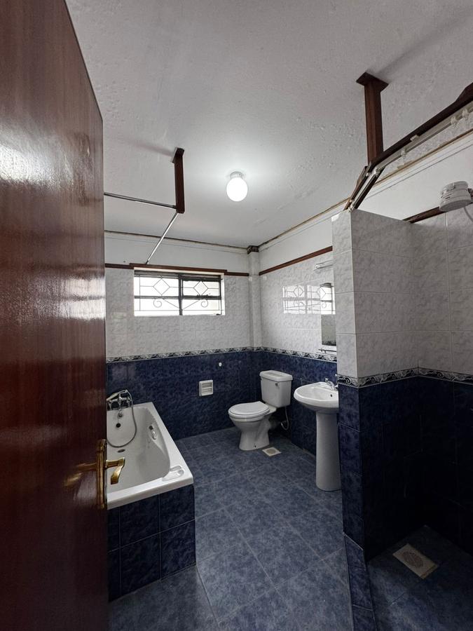 4 Bed Townhouse with En Suite in Brookside - 5
