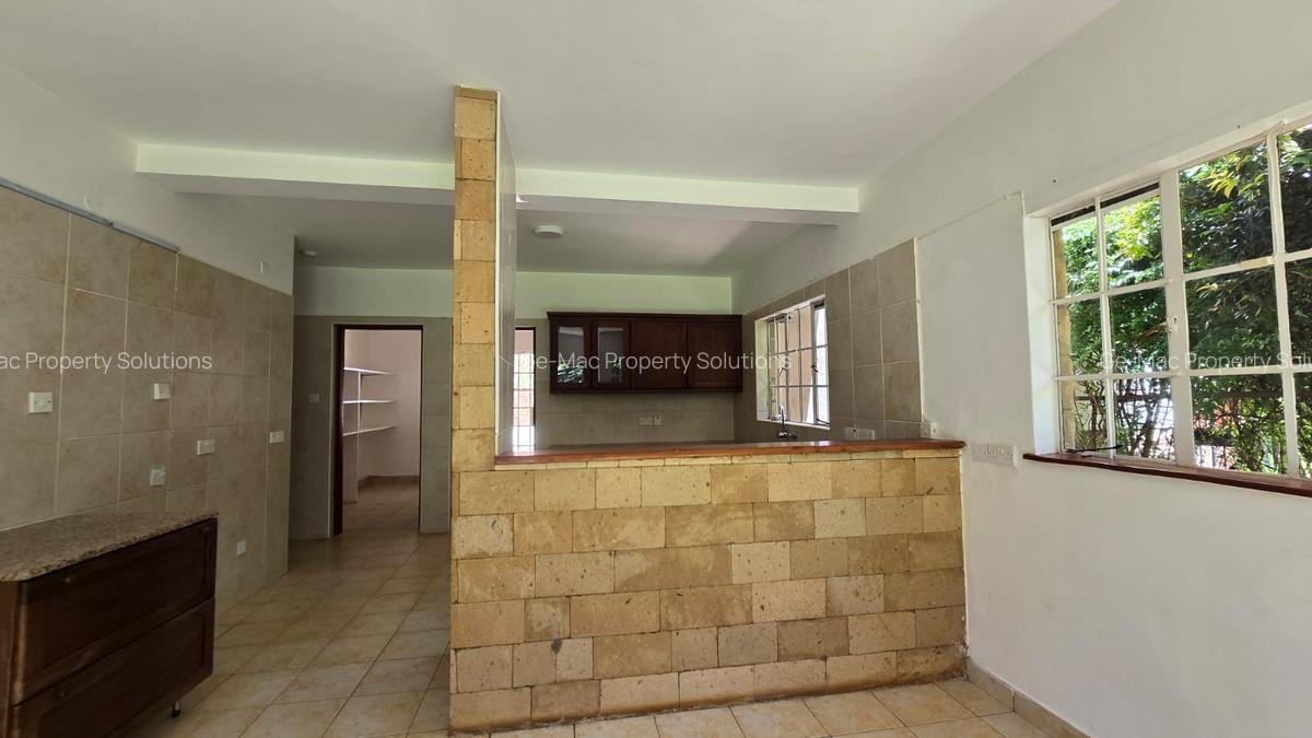 5 Bed House with En Suite at Lone Tree - 7