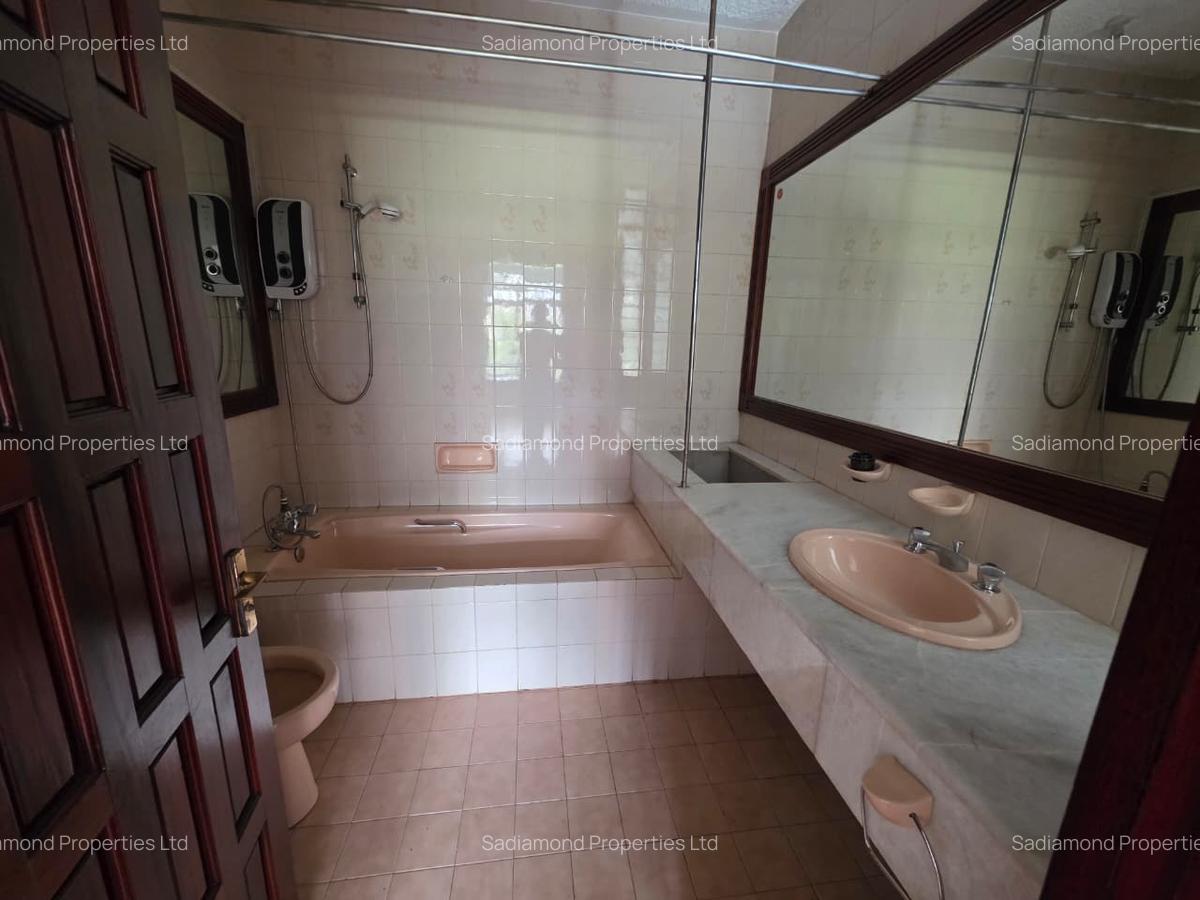 5 Bed Townhouse with En Suite in Muthaiga - 10