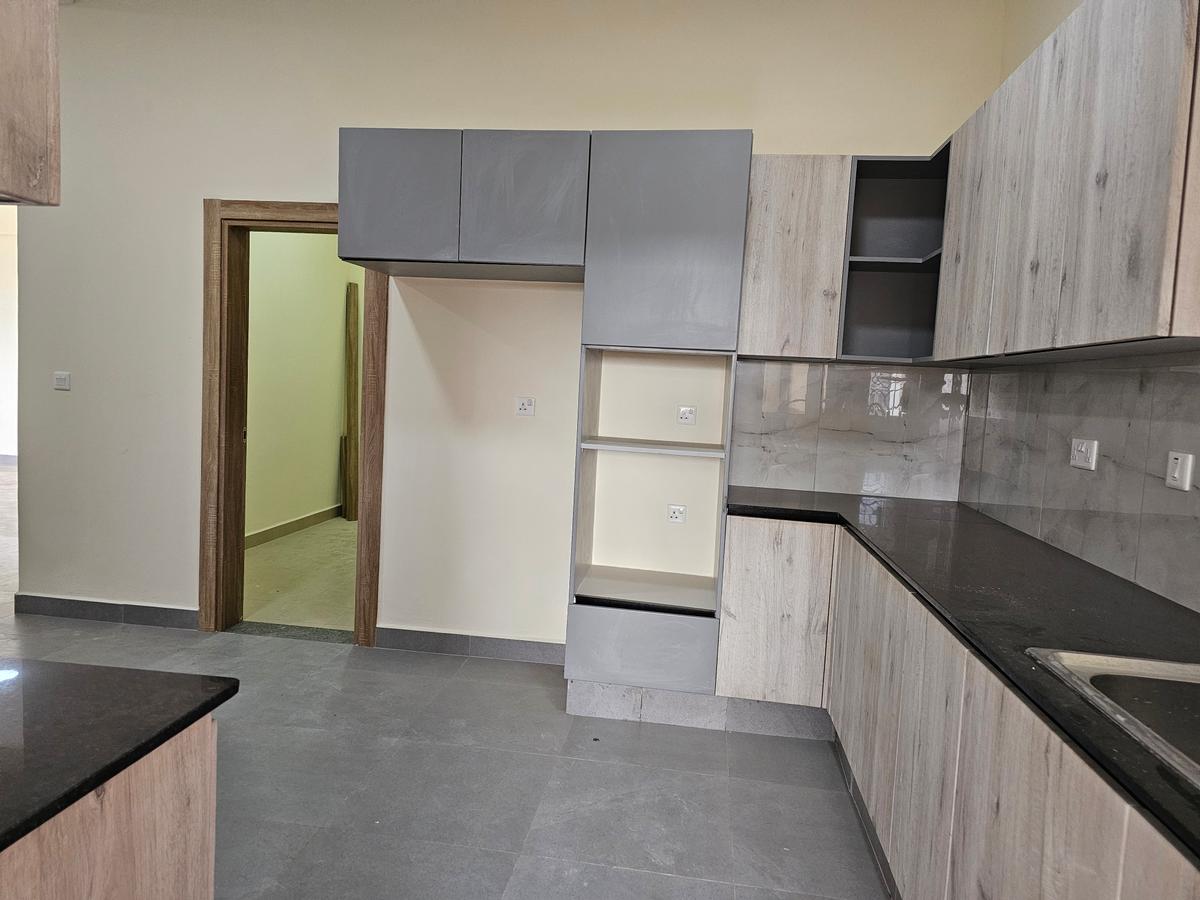 3 Bed Apartment with En Suite at Parklands - 10