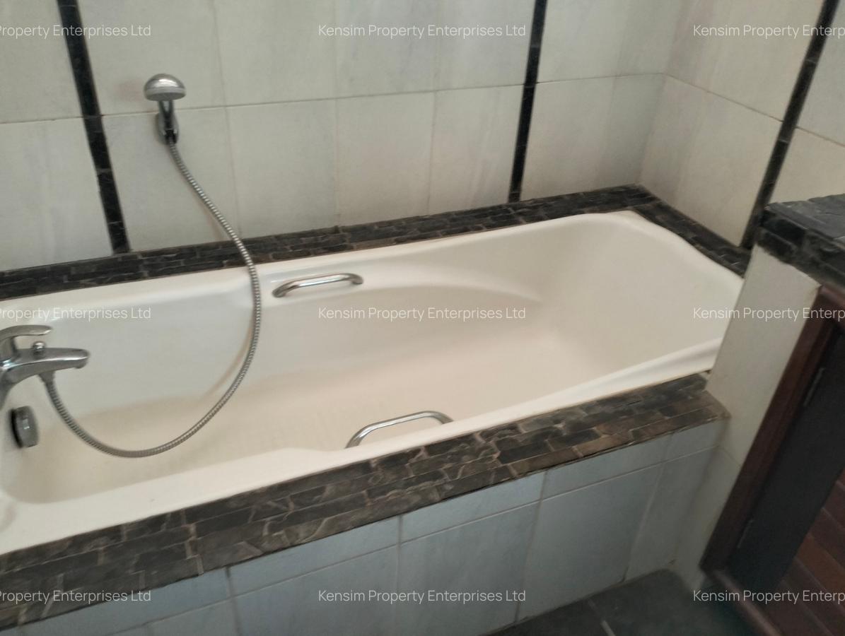4 Bed Townhouse with En Suite in Spring Valley - 14