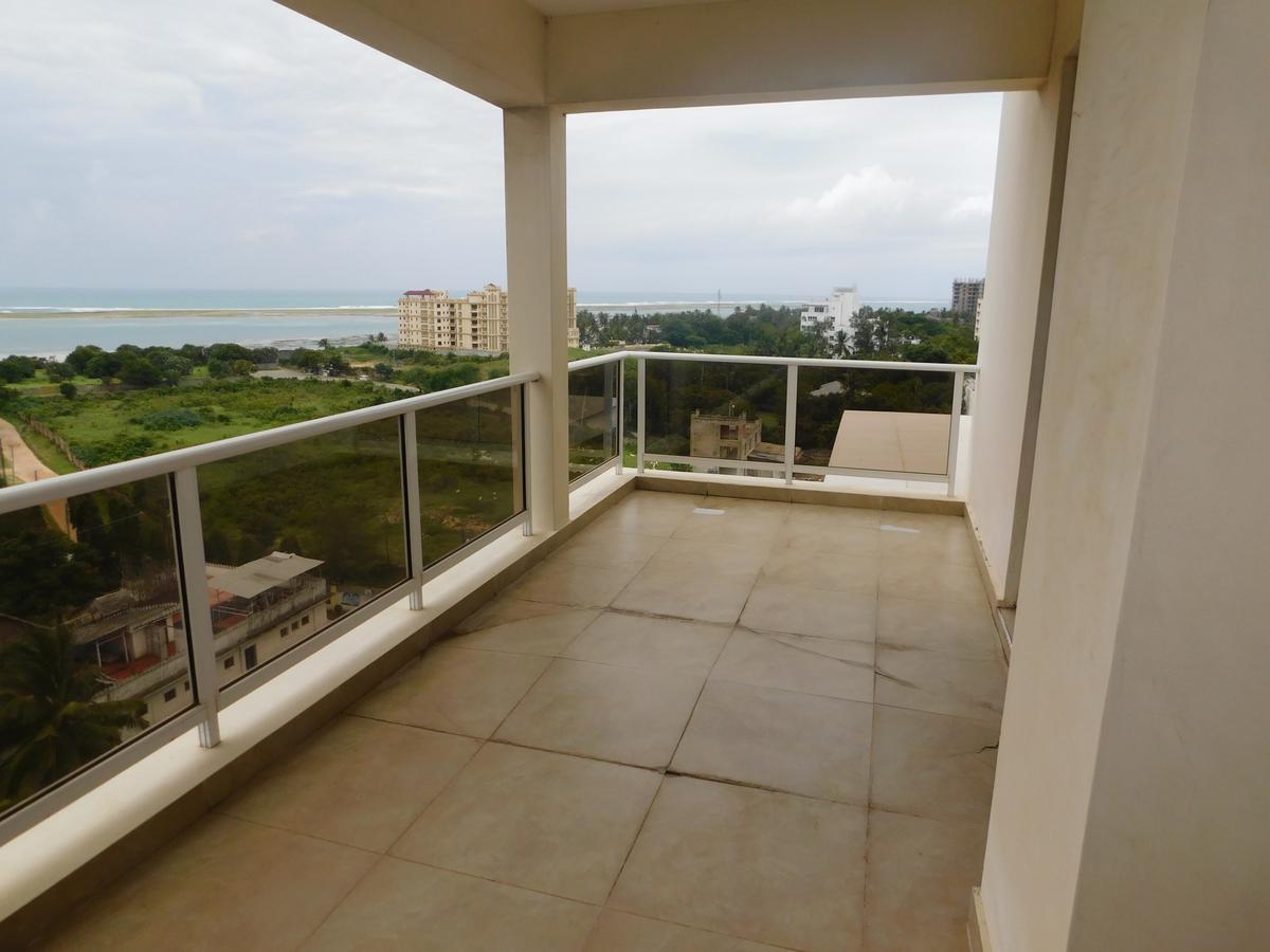 3 Bed Apartment with En Suite at City Mall - 7