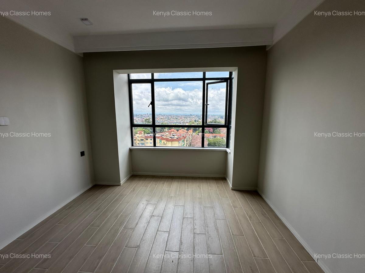 2 Bed Apartment with En Suite at Lavington - 6