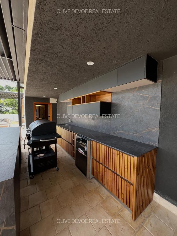 5 Bed Villa with En Suite in Westlands Area - 14