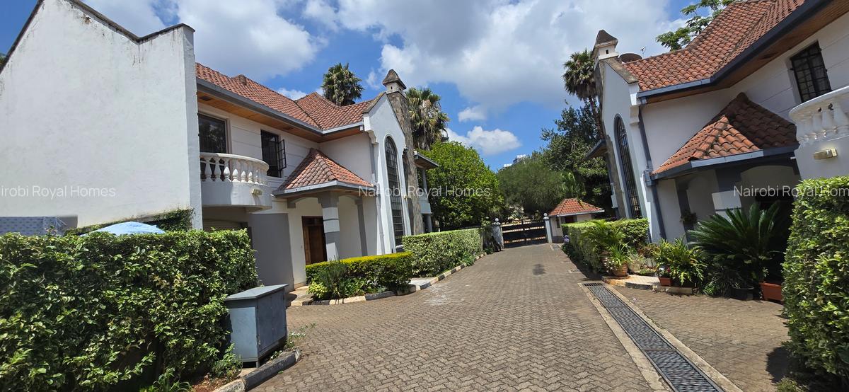 4 Bed Townhouse with En Suite at Lavington Green - 2