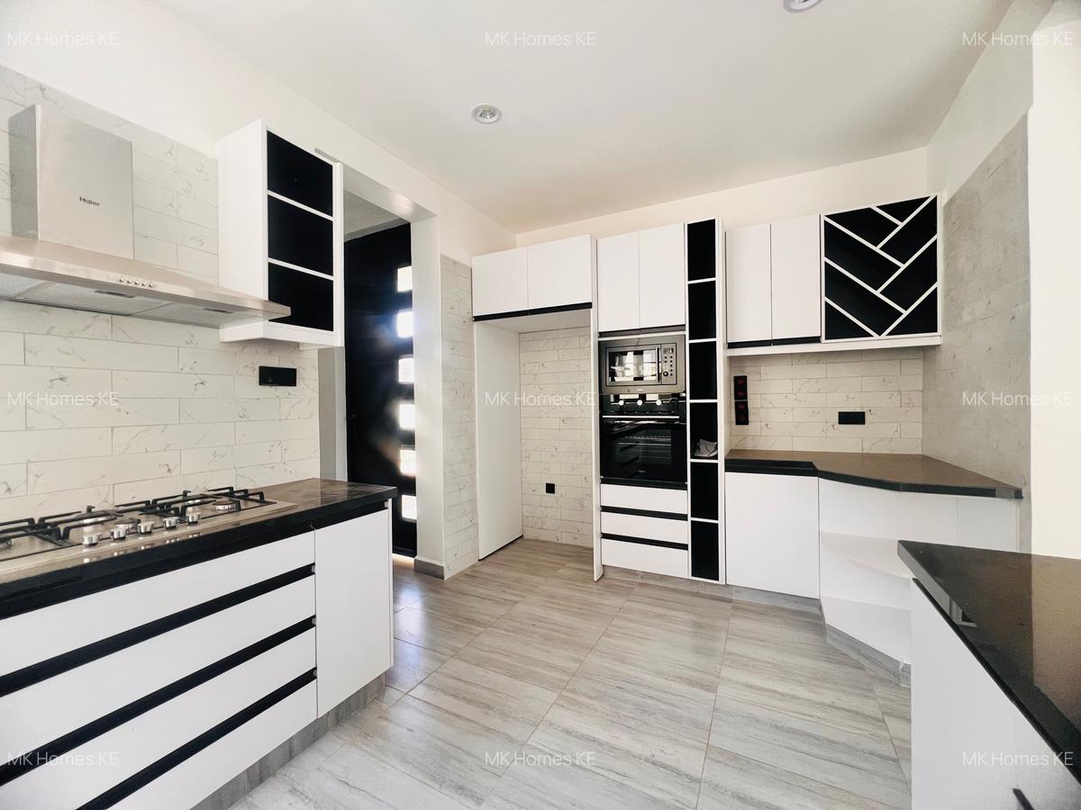 4 Bed House with En Suite at Membley - 3