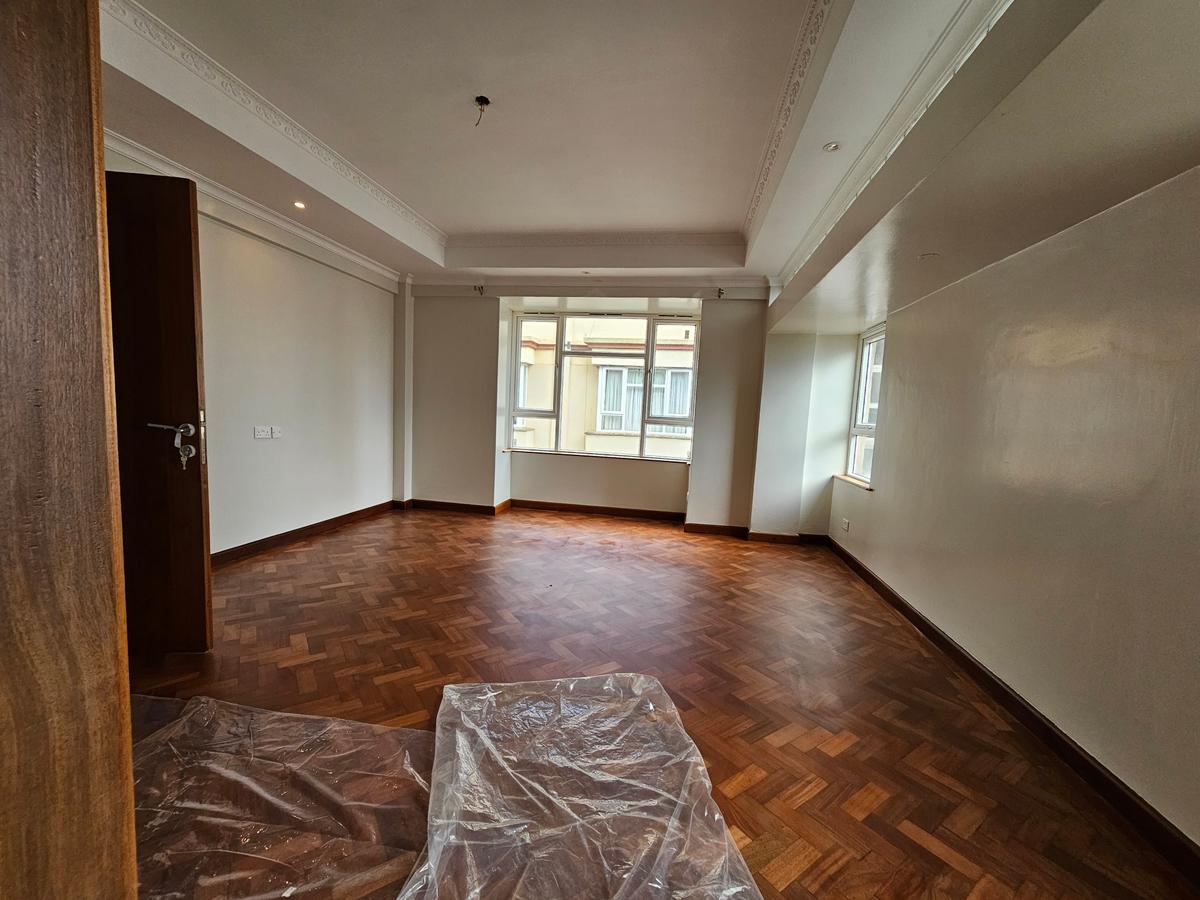 3 Bed Apartment with En Suite at Parklands - 12