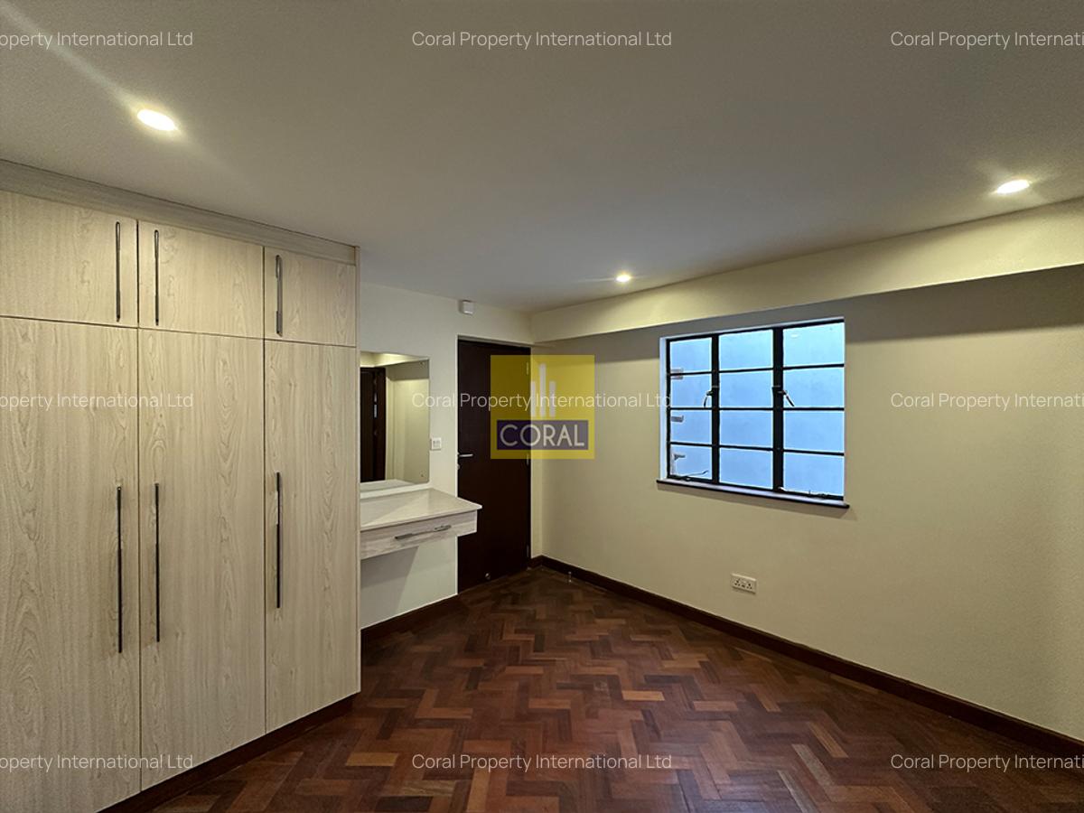 4 Bed Townhouse in Parklands - 10