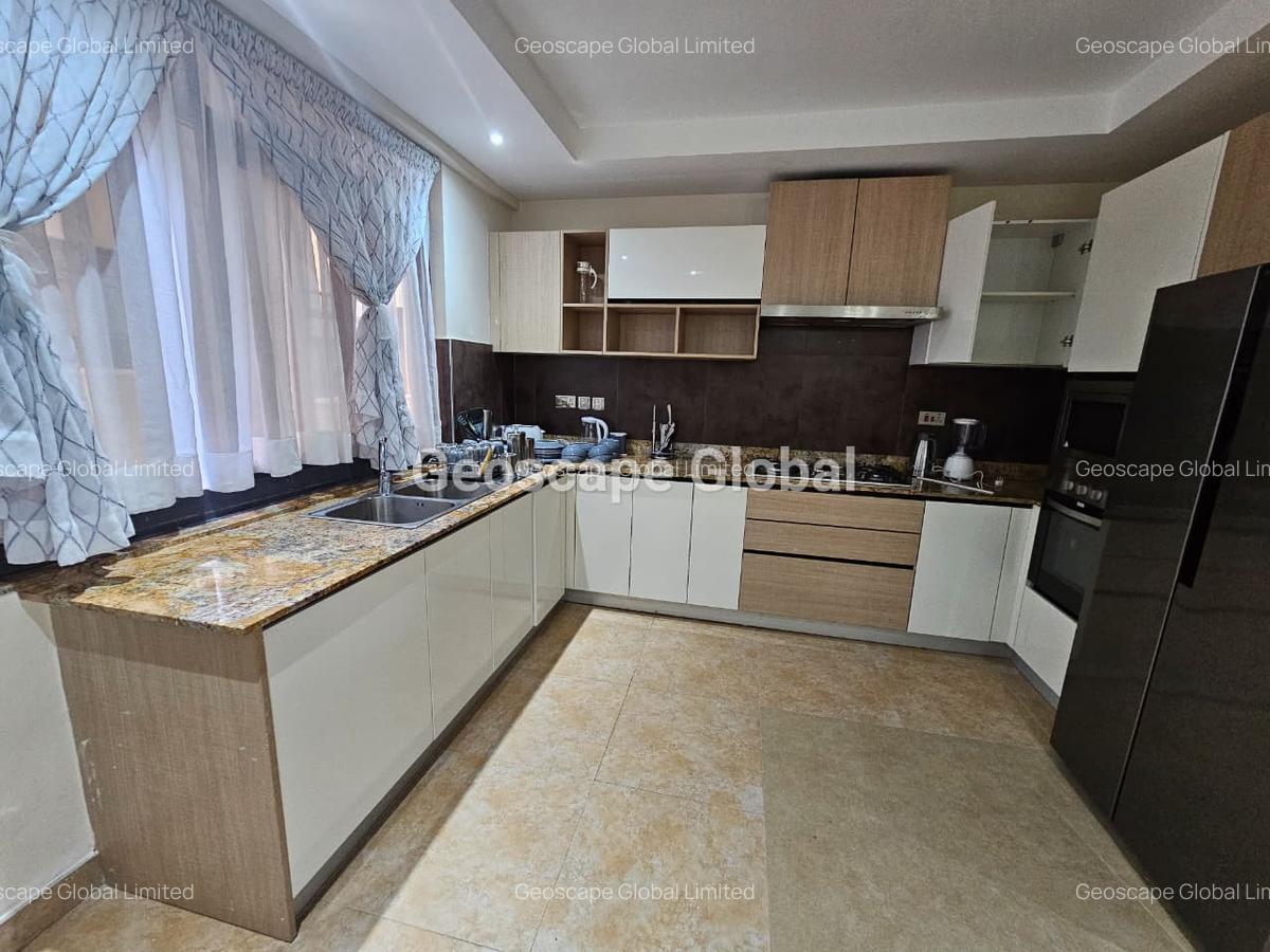 3 Bed Apartment with En Suite in Riverside - 4