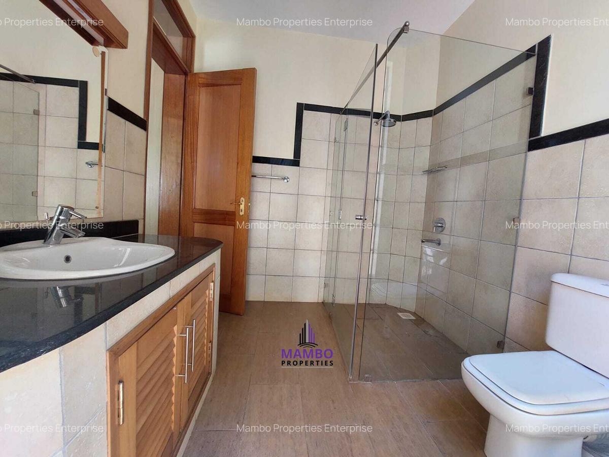 4 Bed House with En Suite at Eagle Park - 11