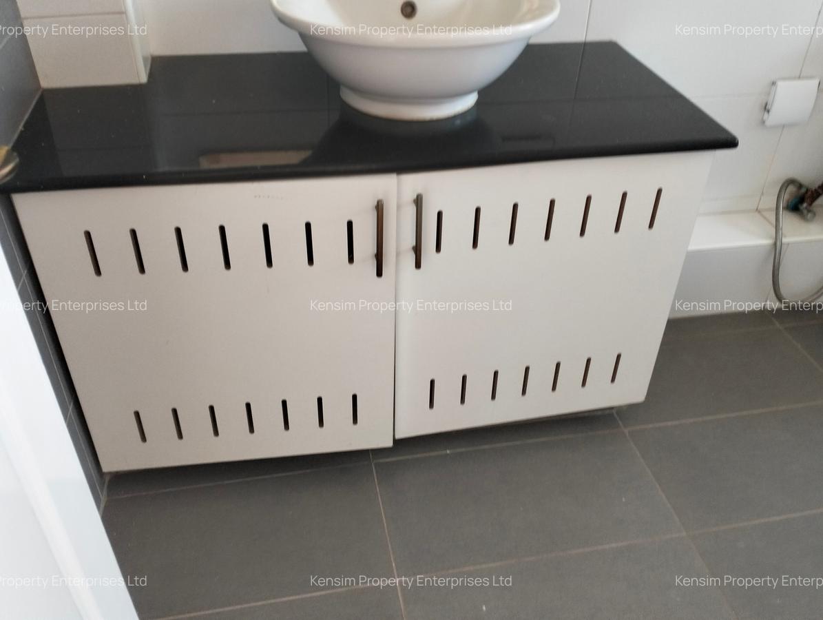 3 Bed Apartment with En Suite in Westlands Area - 13