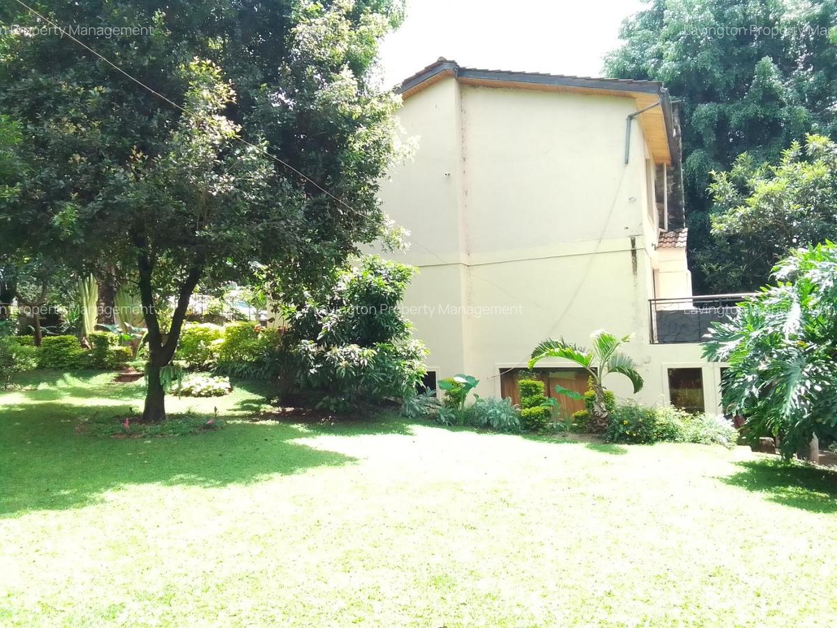 4 Bed House with En Suite at Lavington - 14