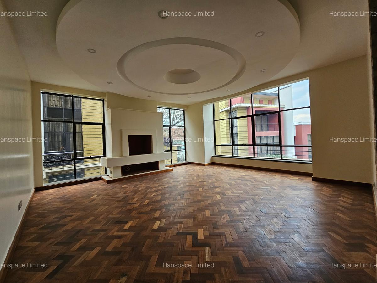 5 Bed Villa with En Suite at Naushad Merali - 5