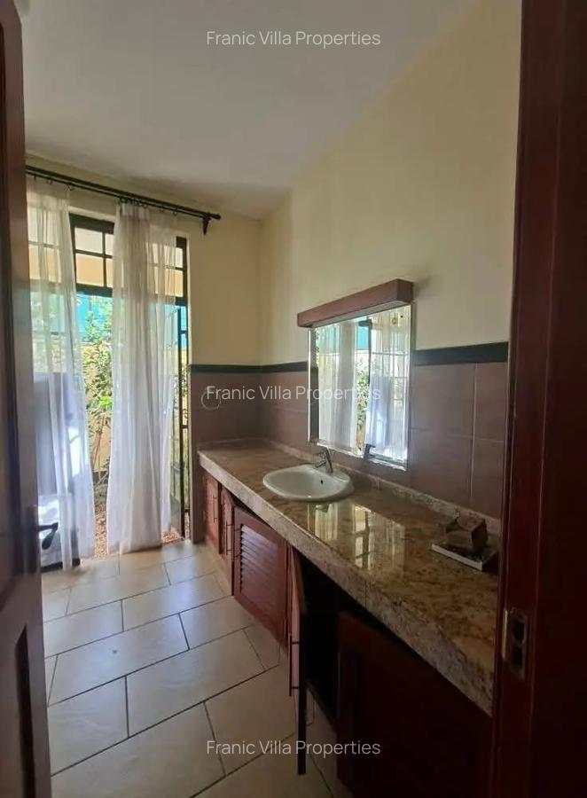 5 Bed House with En Suite at Nyari - 4