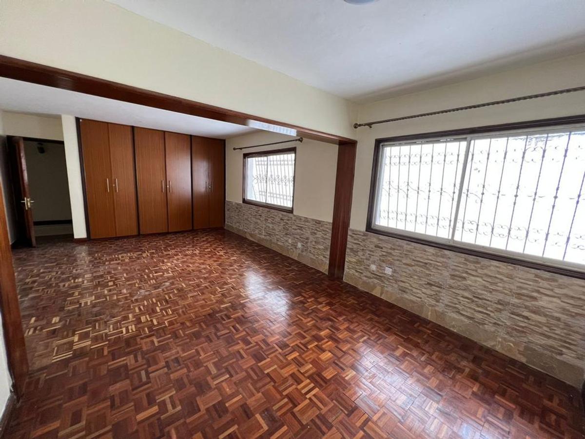 5 Bed Townhouse with En Suite in Westlands Area - 7