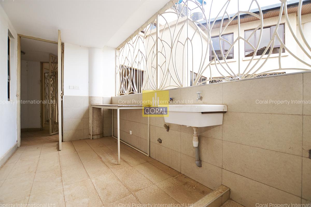 5 Bed House in Riverside - 12