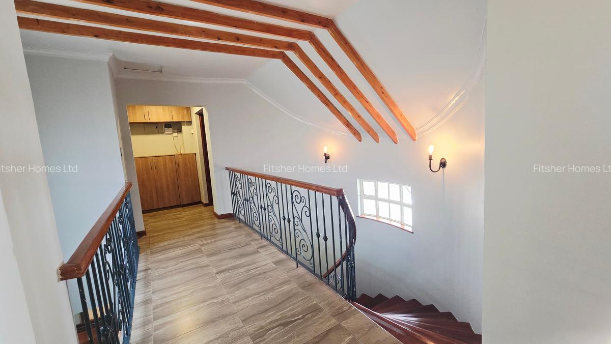 4 Bed House with En Suite in Runda - 12