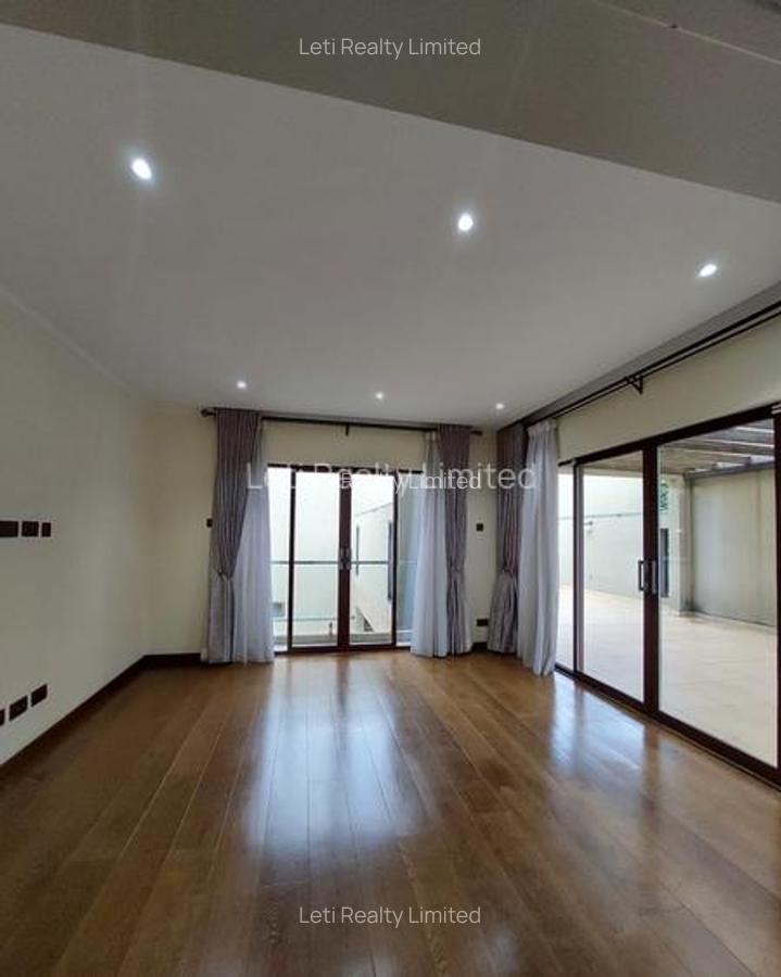 5 Bed Townhouse with En Suite in Lavington - 8