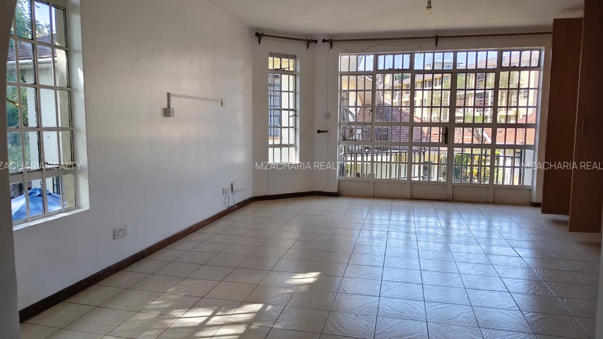 4 Bed House with En Suite in Spring Valley - 9