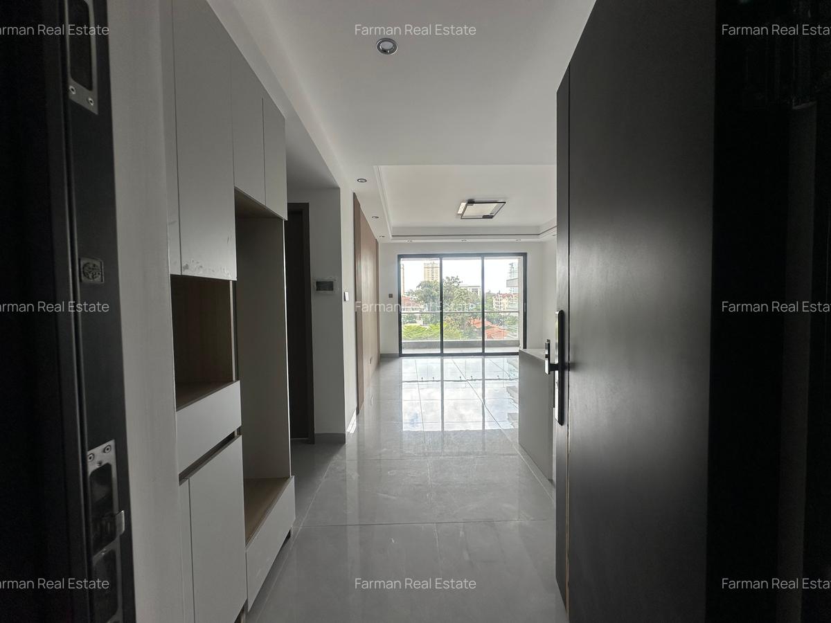 1 Bed Apartment with Swimming Pool in Kilimani - 2