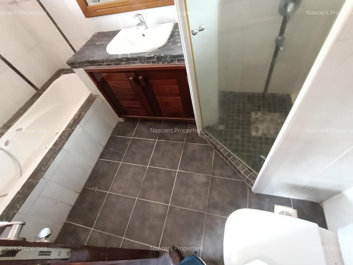 4 Bed Townhouse with En Suite in Spring Valley - 19