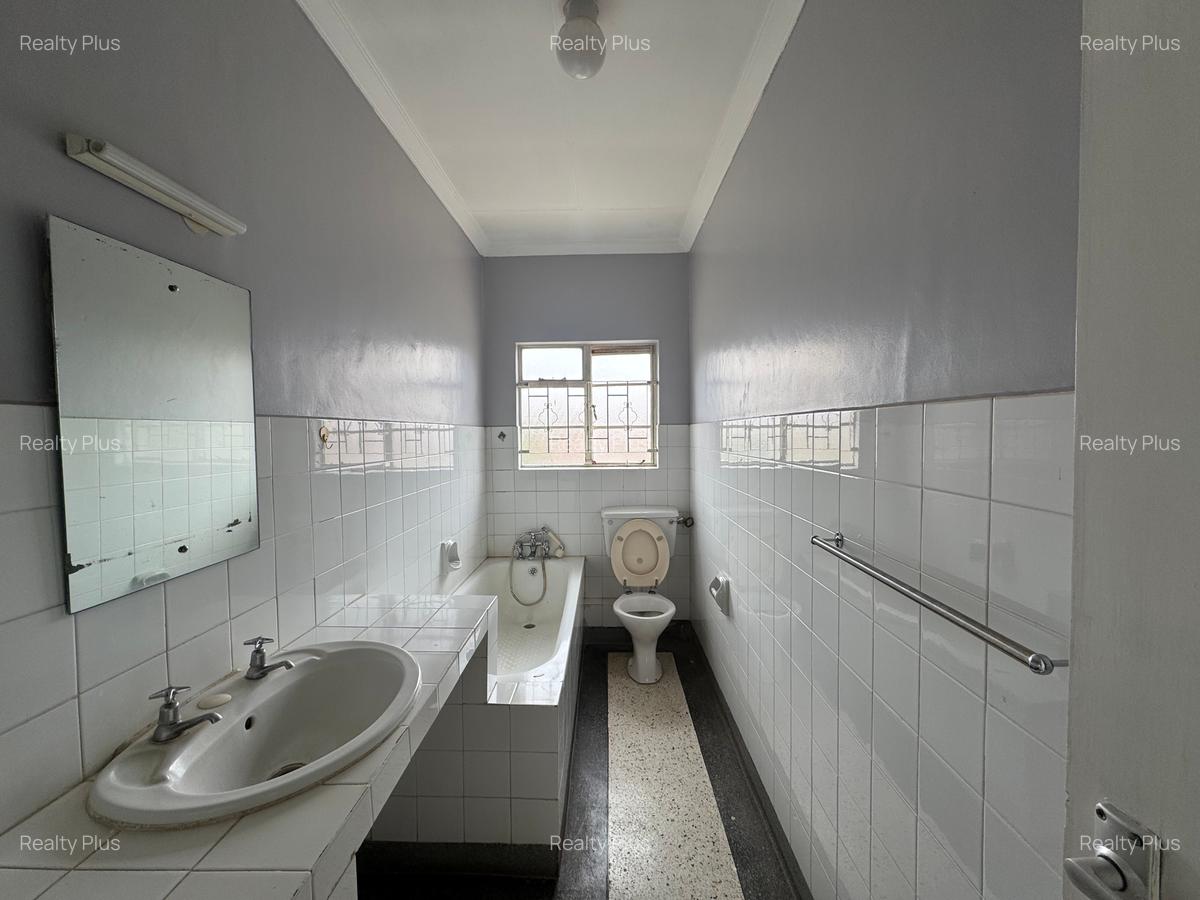 3 Bed Apartment with En Suite at Muhoho Road - 5