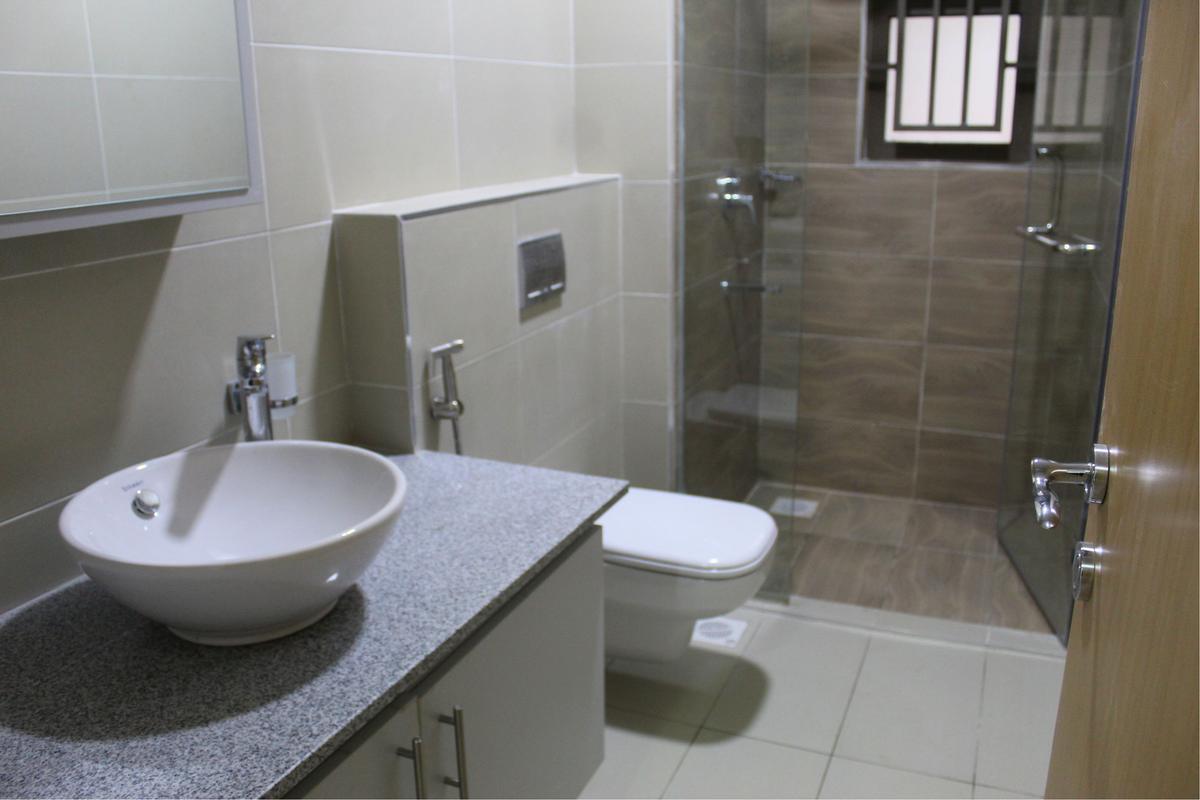 2 Bed Apartment with En Suite in Lavington - 12