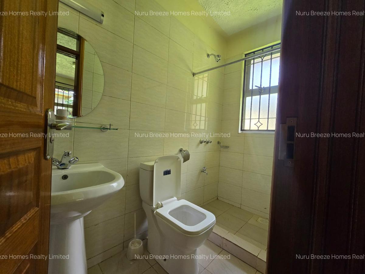 4 Bed House with En Suite in Runda - 20