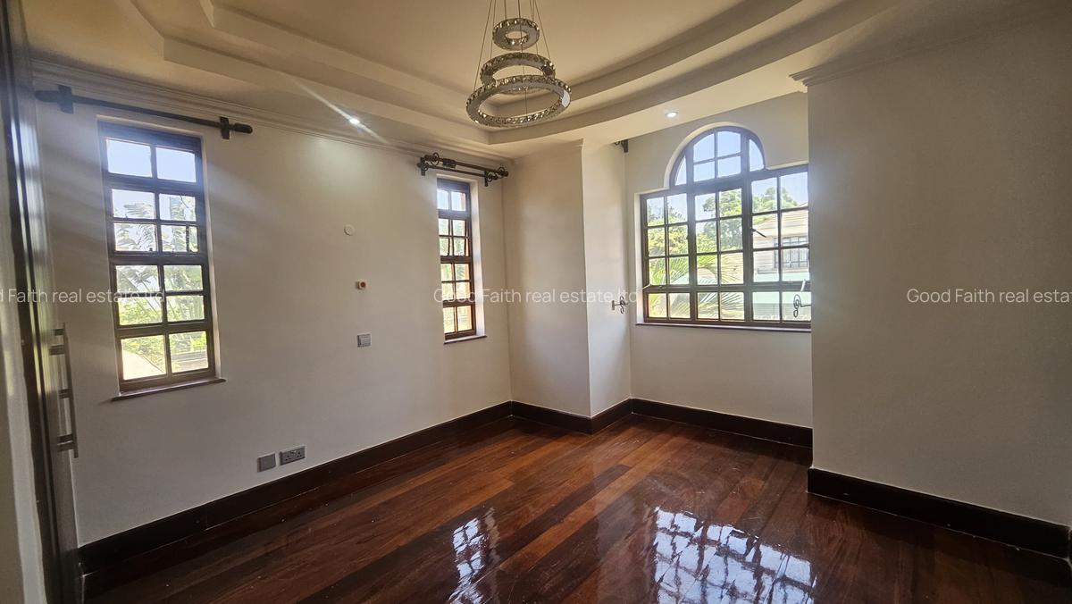 5 Bed House with En Suite in Runda - 9