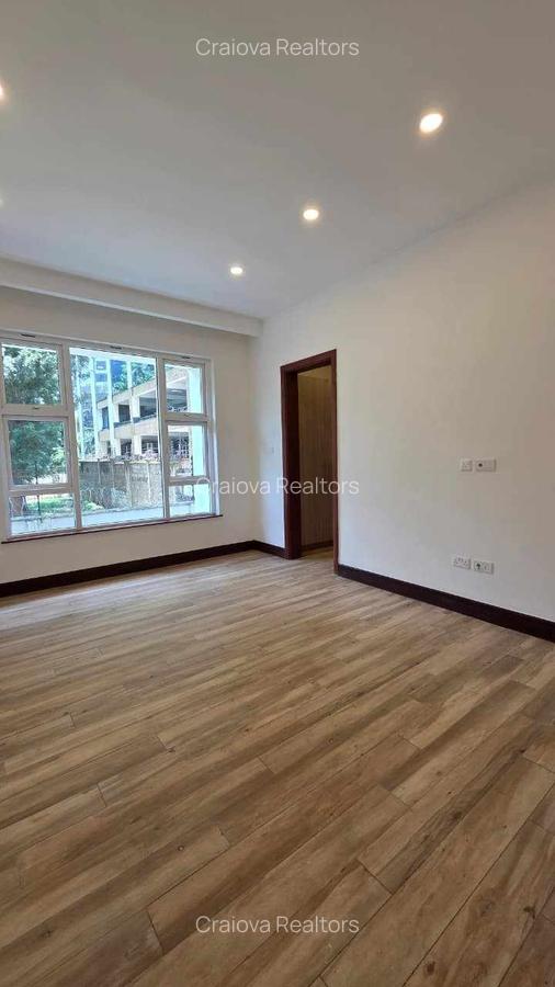 4 Bed Apartment with En Suite at City Drive - 11