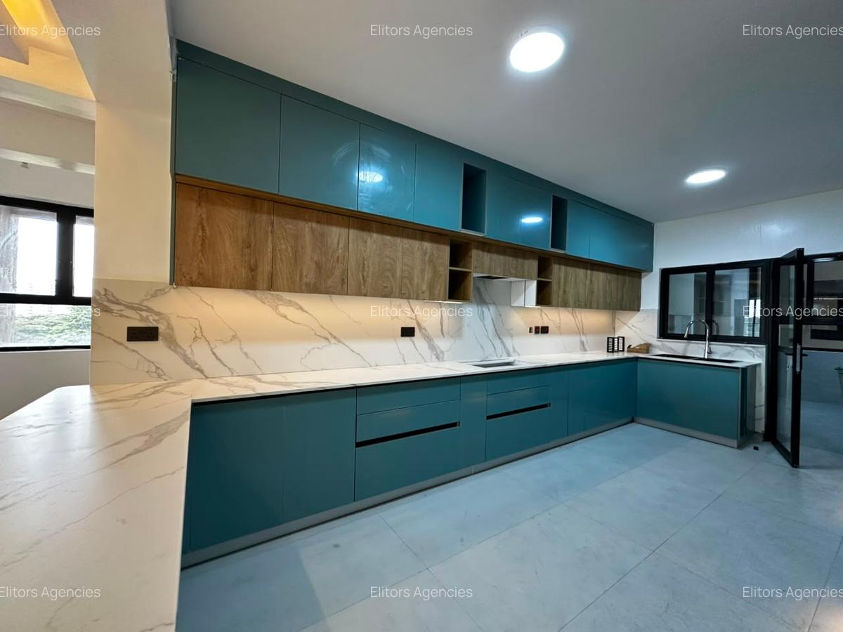 4 Bed Apartment with En Suite at 6Th Parklands Avenue - 18