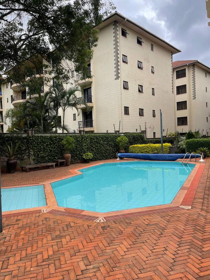 3 Bed Apartment with En Suite in Lavington - 16