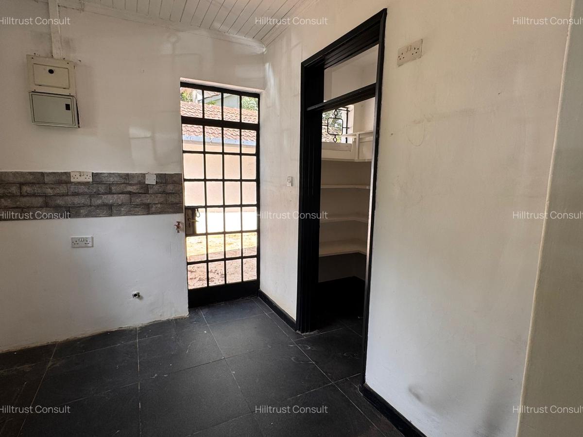 4 Bed Townhouse with En Suite at Off James Gichuru - 12