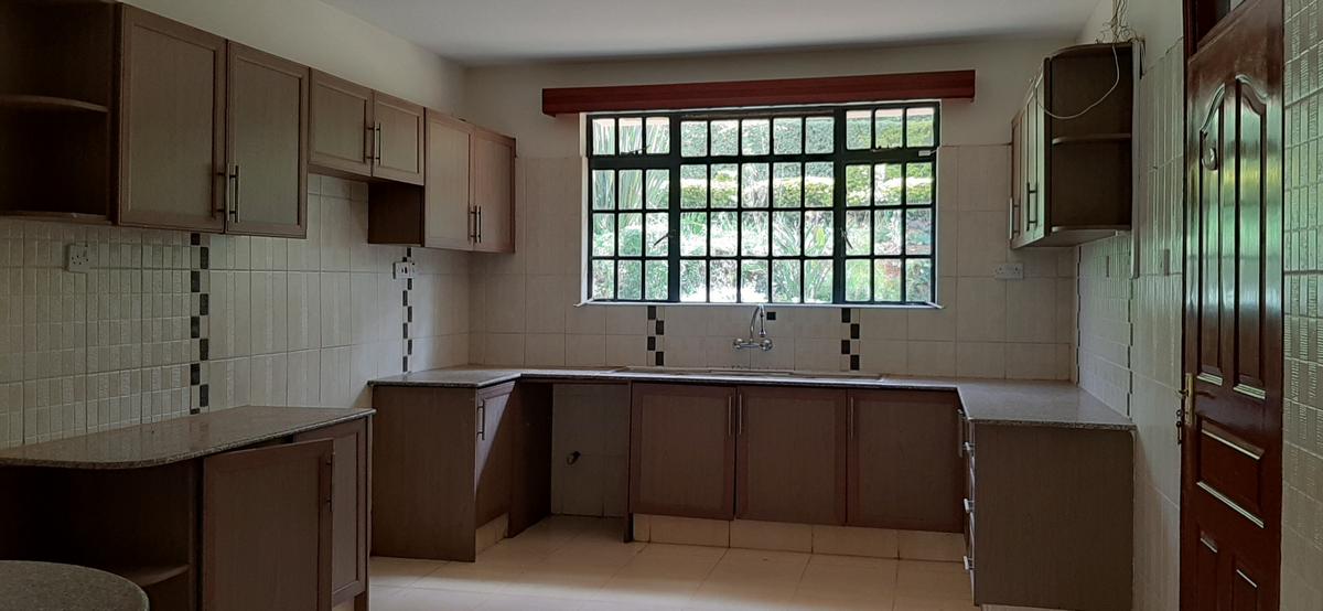 4 Bed Townhouse with En Suite in Rosslyn - 11