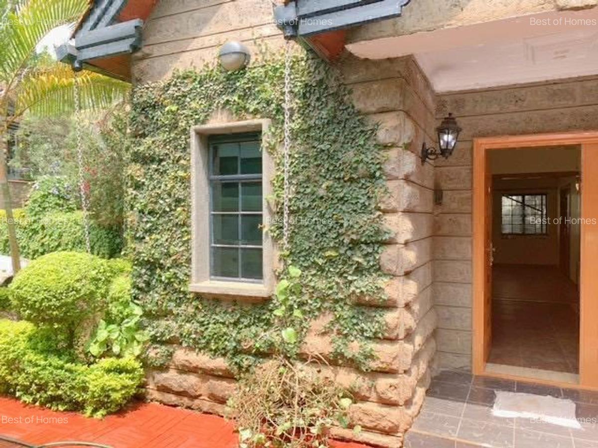 5 Bed Townhouse with En Suite in Lavington - 3
