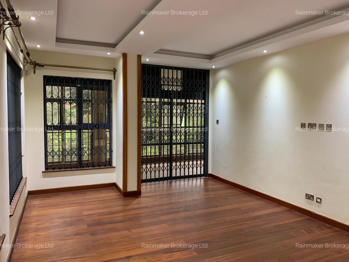 7 Bed House with En Suite in Nyari - 13