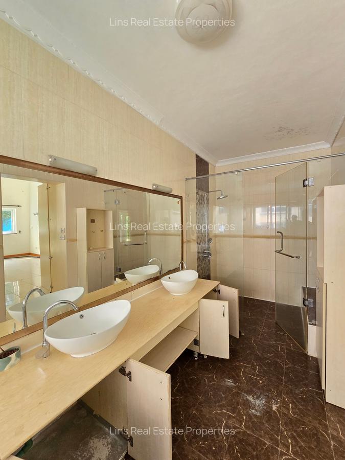 4 Bed Townhouse with En Suite in Riverside - 11
