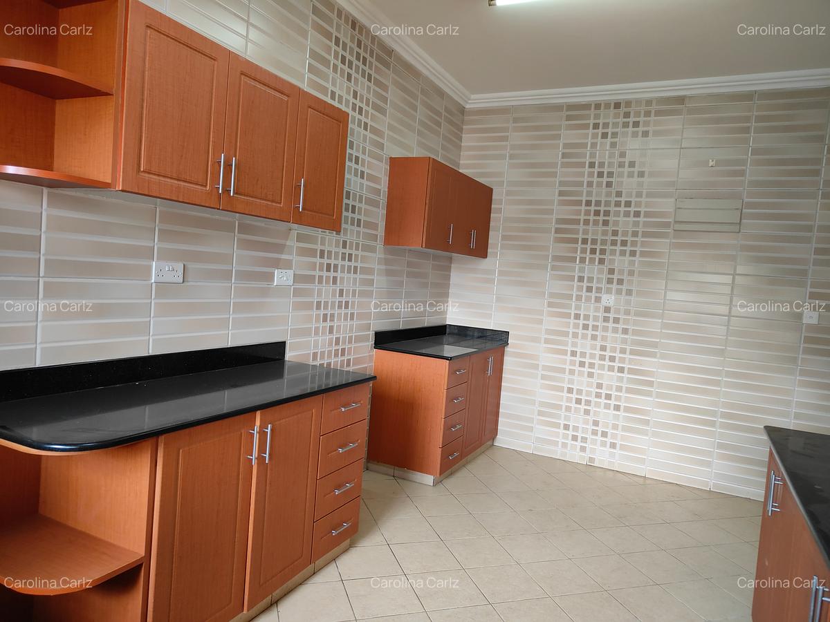 4 Bed Apartment with En Suite at Brookside Drive - 7