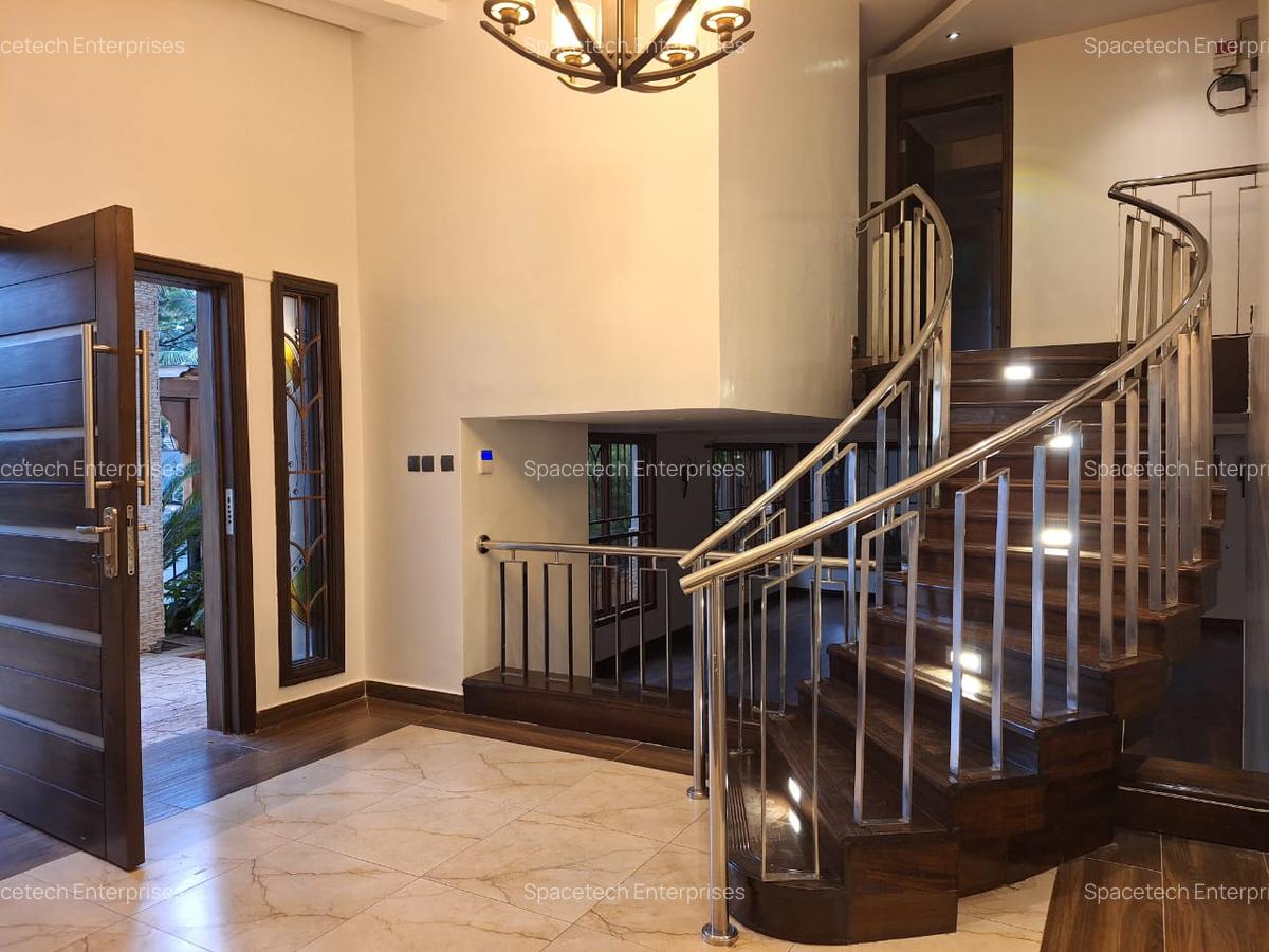 6 Bed House with En Suite in Kyuna - 12